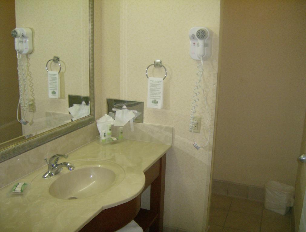 Ramada Гантсвілл Номер фото